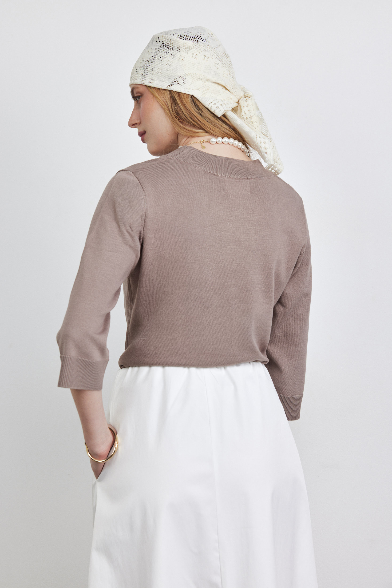 חולצה סריג דק חום – תמונה 10